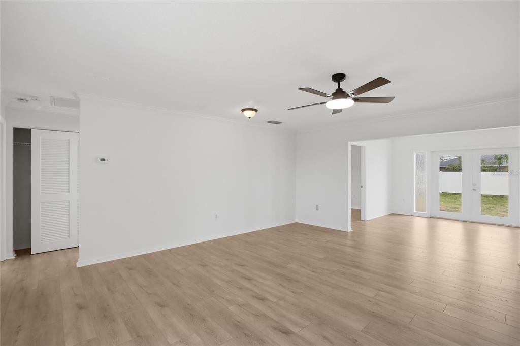 Activo con contrato: $254,900 (3 camas, 2 baños, 1597 Pies cuadrados)