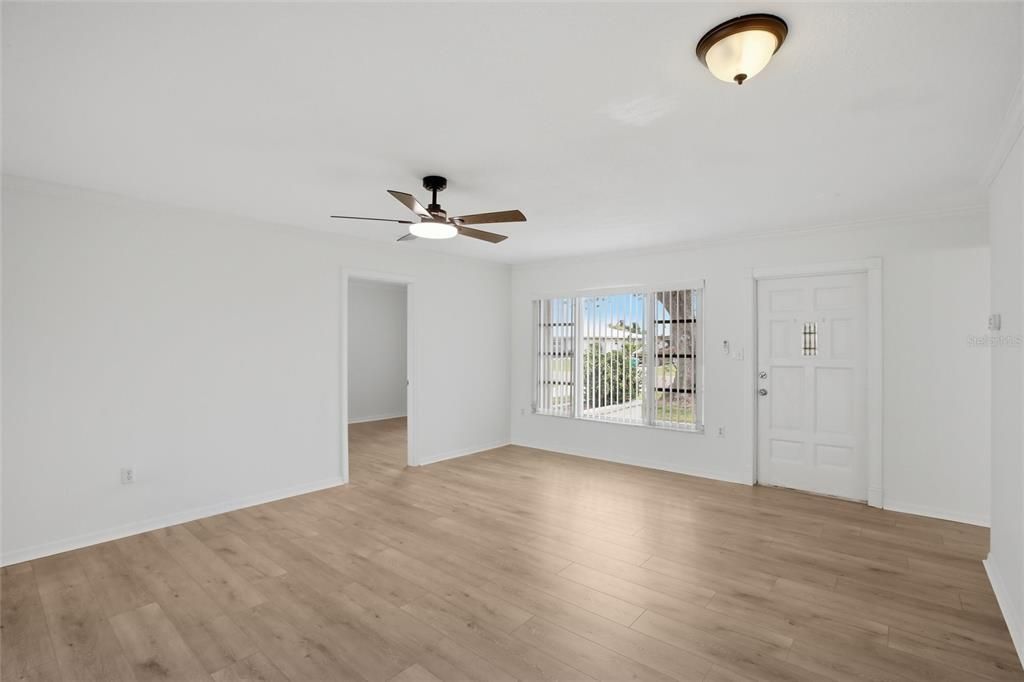 Activo con contrato: $254,900 (3 camas, 2 baños, 1597 Pies cuadrados)