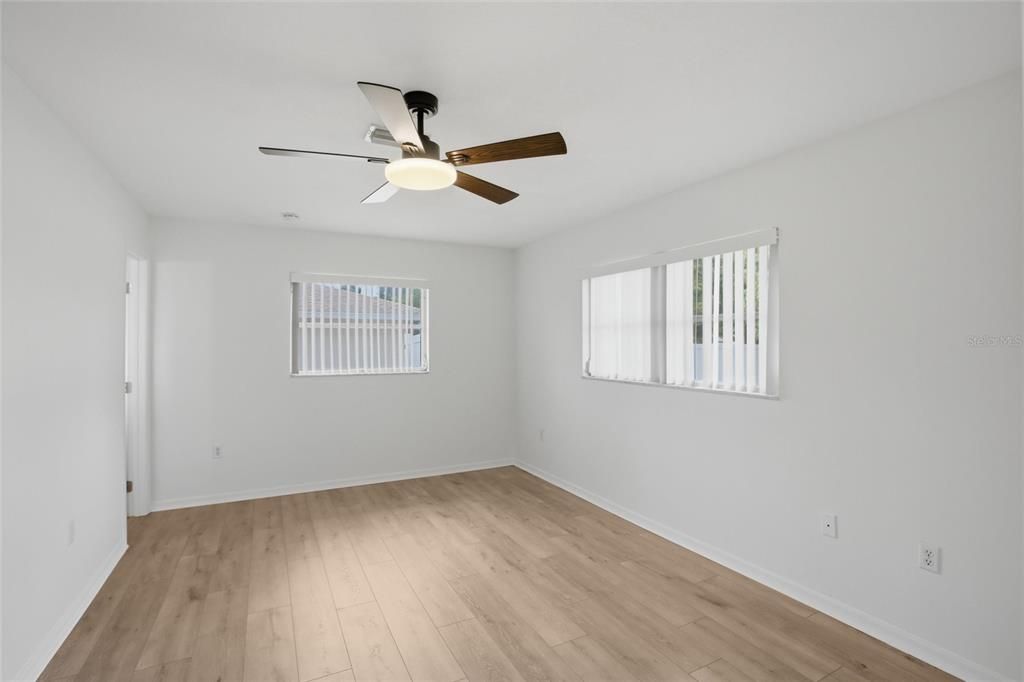 Activo con contrato: $254,900 (3 camas, 2 baños, 1597 Pies cuadrados)