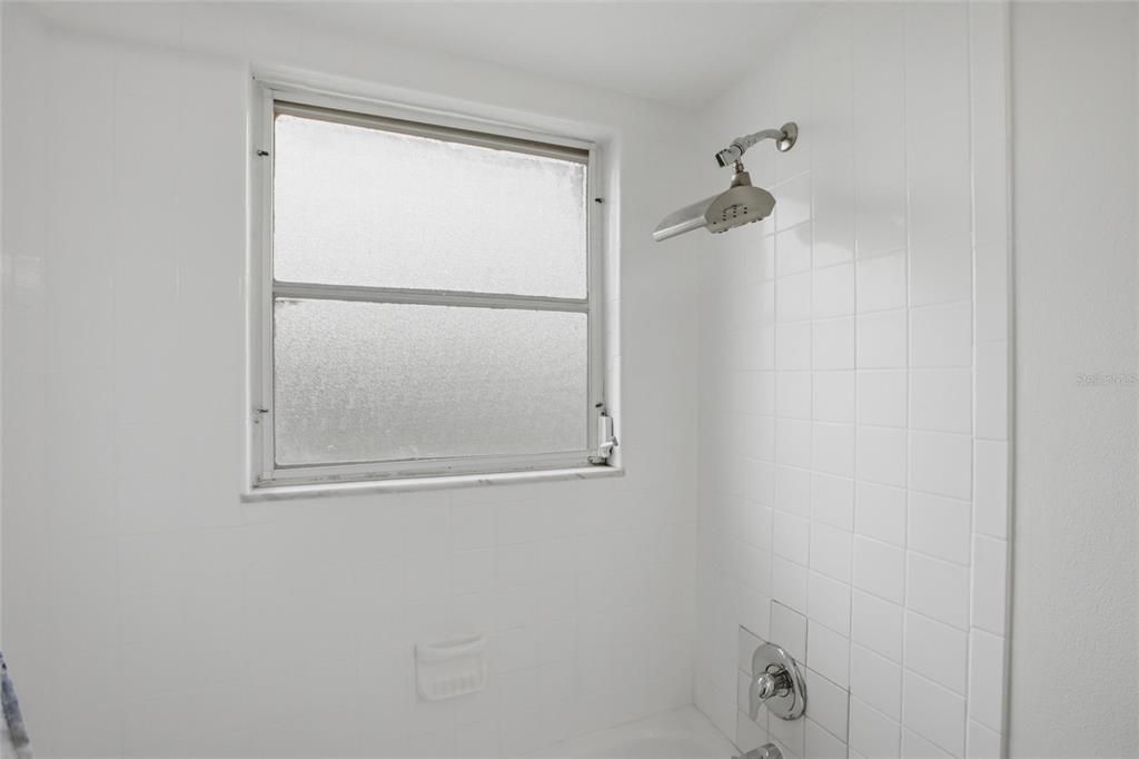 Activo con contrato: $254,900 (3 camas, 2 baños, 1597 Pies cuadrados)