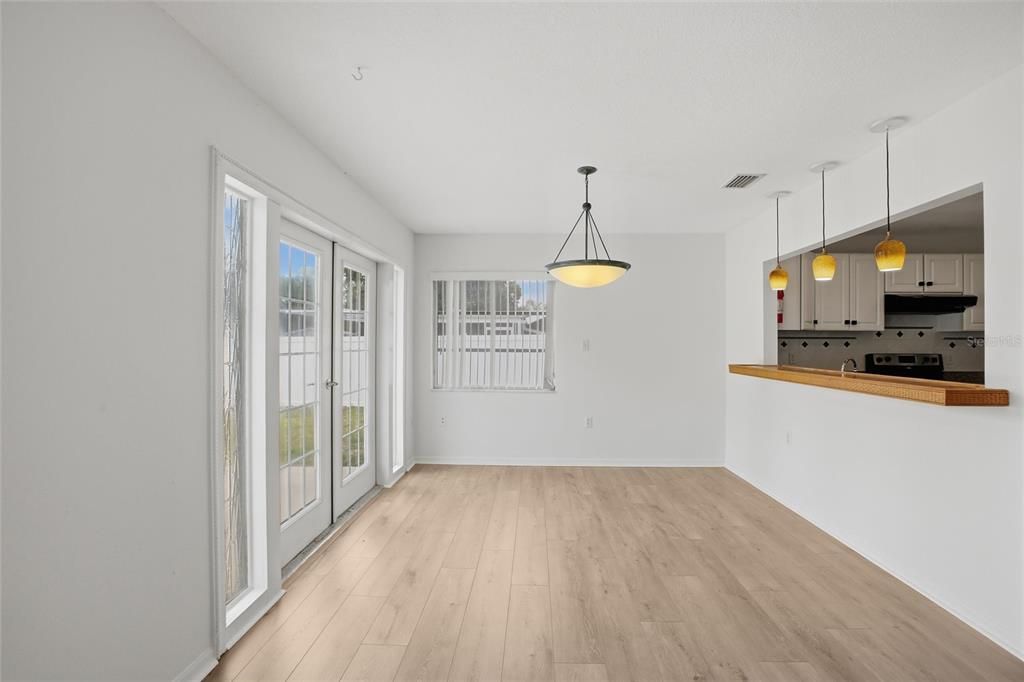 Activo con contrato: $254,900 (3 camas, 2 baños, 1597 Pies cuadrados)
