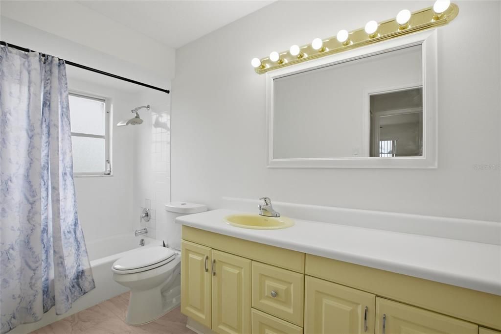 Activo con contrato: $254,900 (3 camas, 2 baños, 1597 Pies cuadrados)