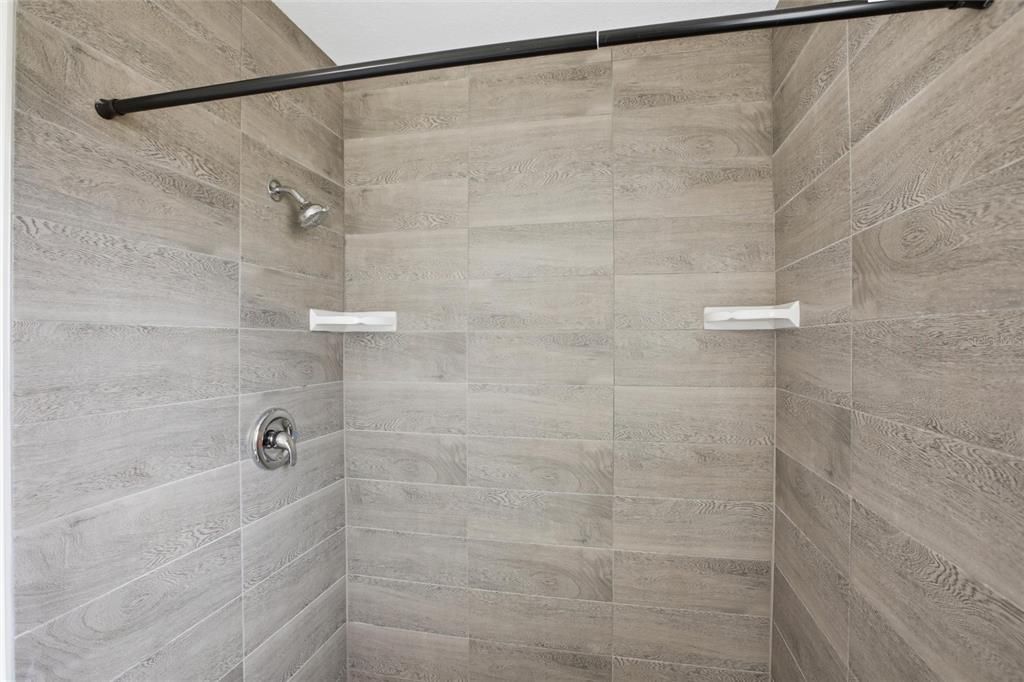 Activo con contrato: $254,900 (3 camas, 2 baños, 1597 Pies cuadrados)