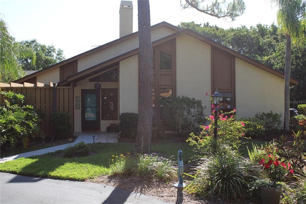 For Rent: $2,895 (3 beds, 2 baths, 1900 Square Feet)