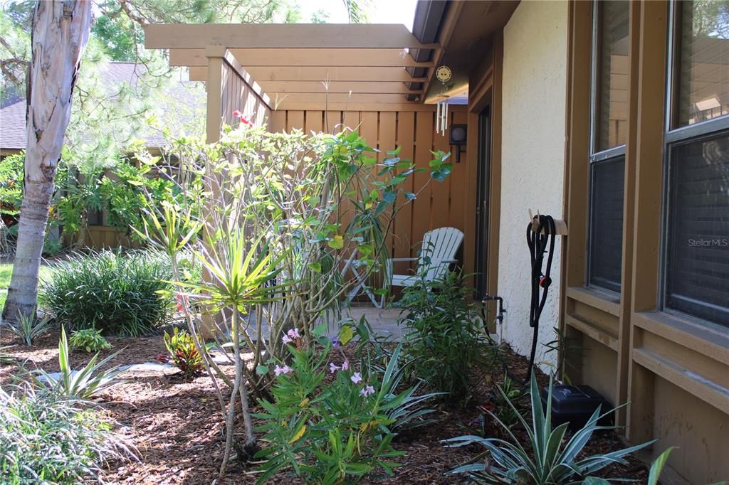 For Rent: $2,895 (3 beds, 2 baths, 1900 Square Feet)