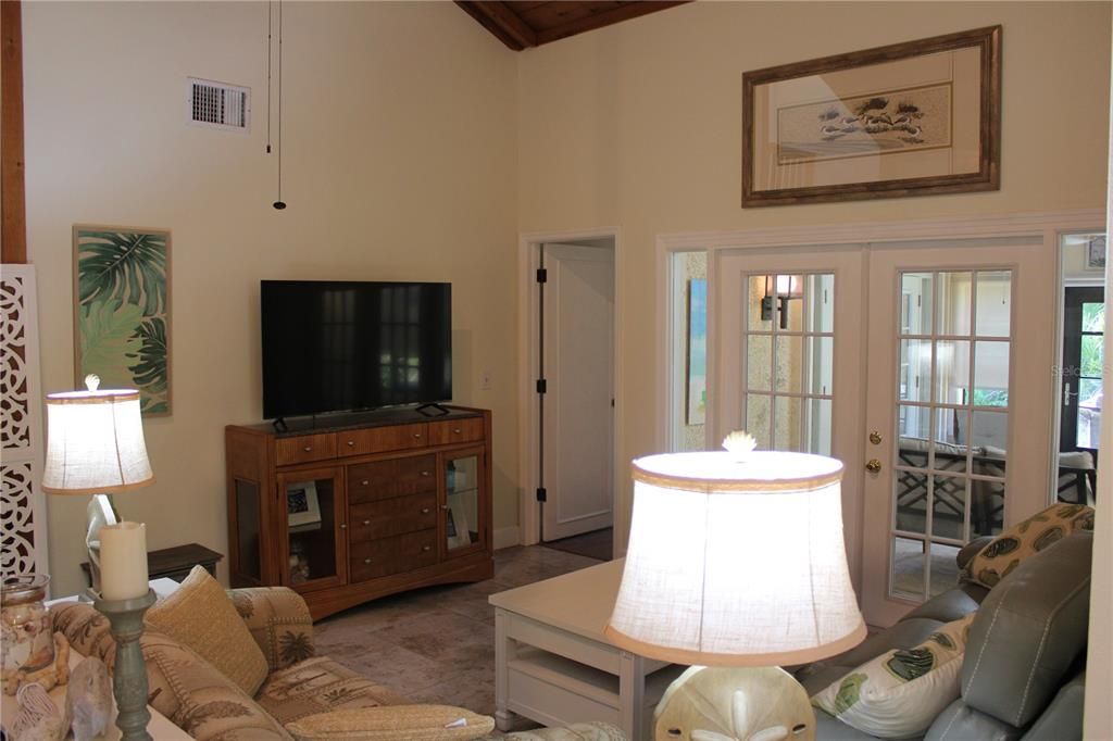 For Rent: $2,895 (3 beds, 2 baths, 1900 Square Feet)