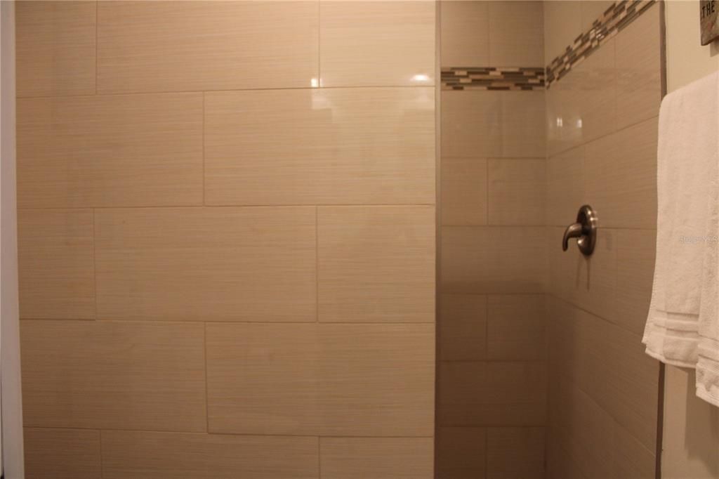 For Rent: $2,895 (3 beds, 2 baths, 1900 Square Feet)