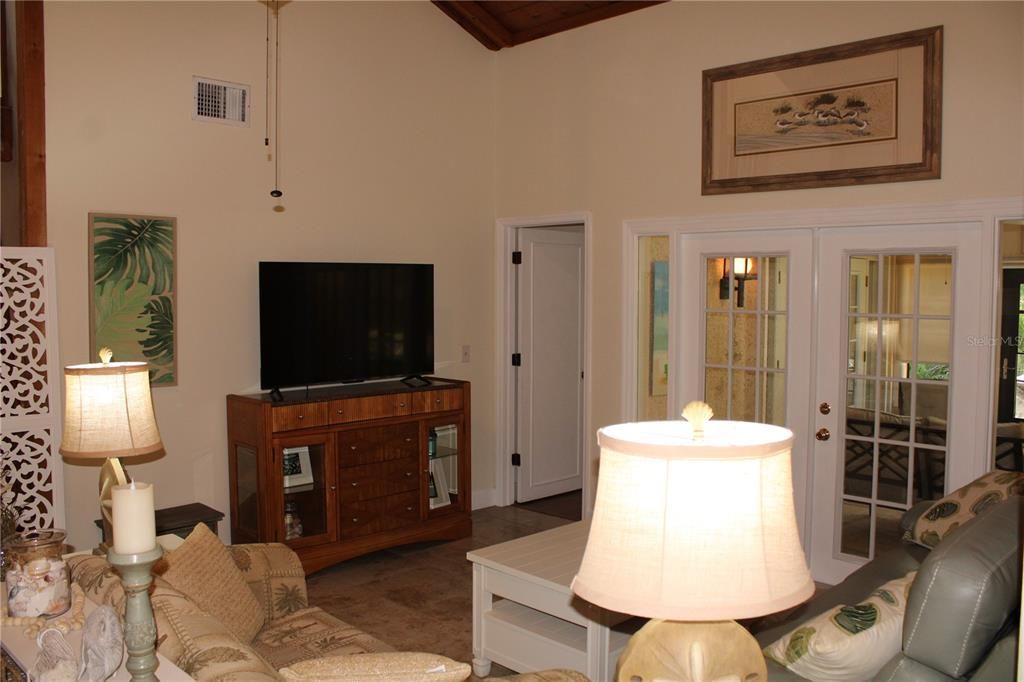 For Rent: $2,895 (3 beds, 2 baths, 1900 Square Feet)