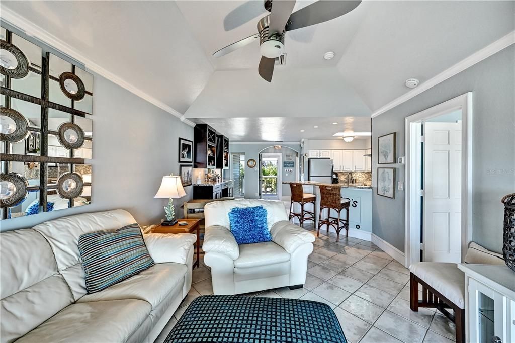 For Sale: $1,237,000 (2 beds, 2 baths, 1049 Square Feet)