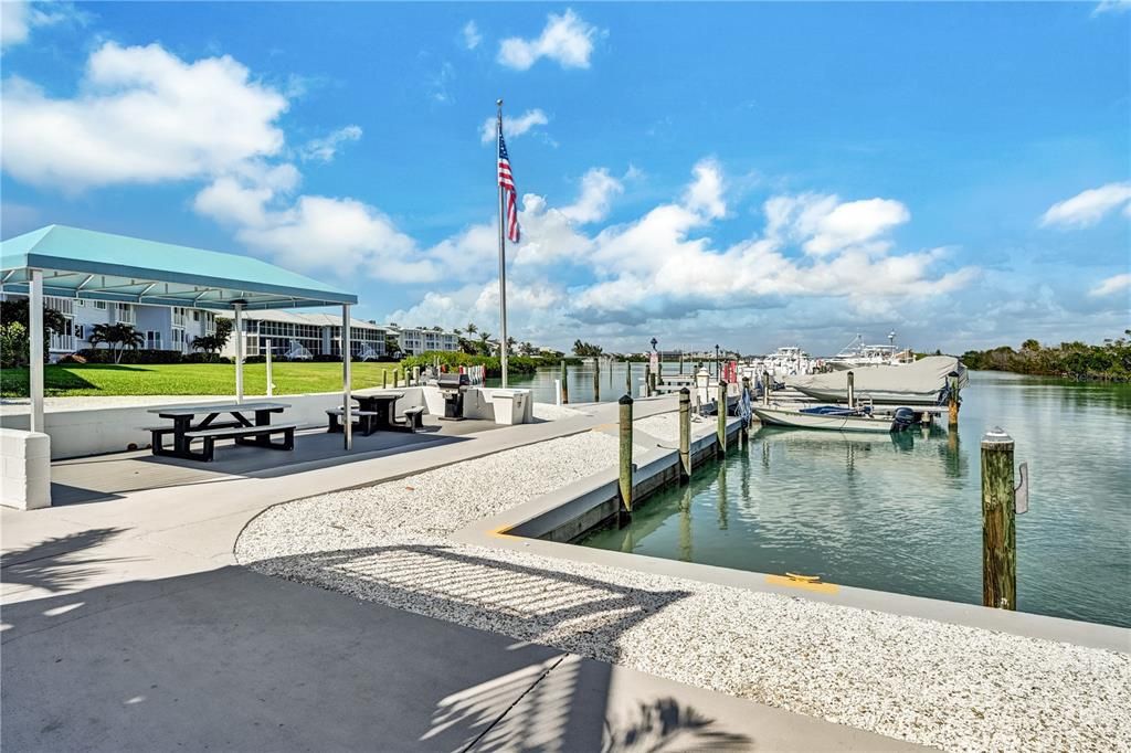 For Sale: $1,237,000 (2 beds, 2 baths, 1049 Square Feet)
