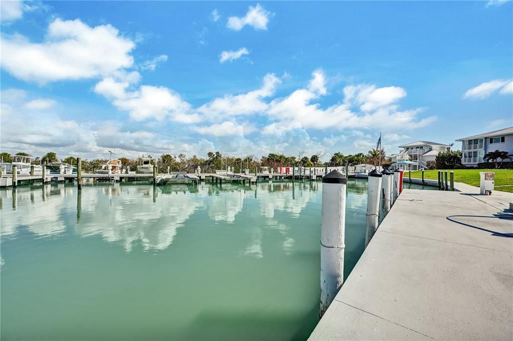For Sale: $1,237,000 (2 beds, 2 baths, 1049 Square Feet)