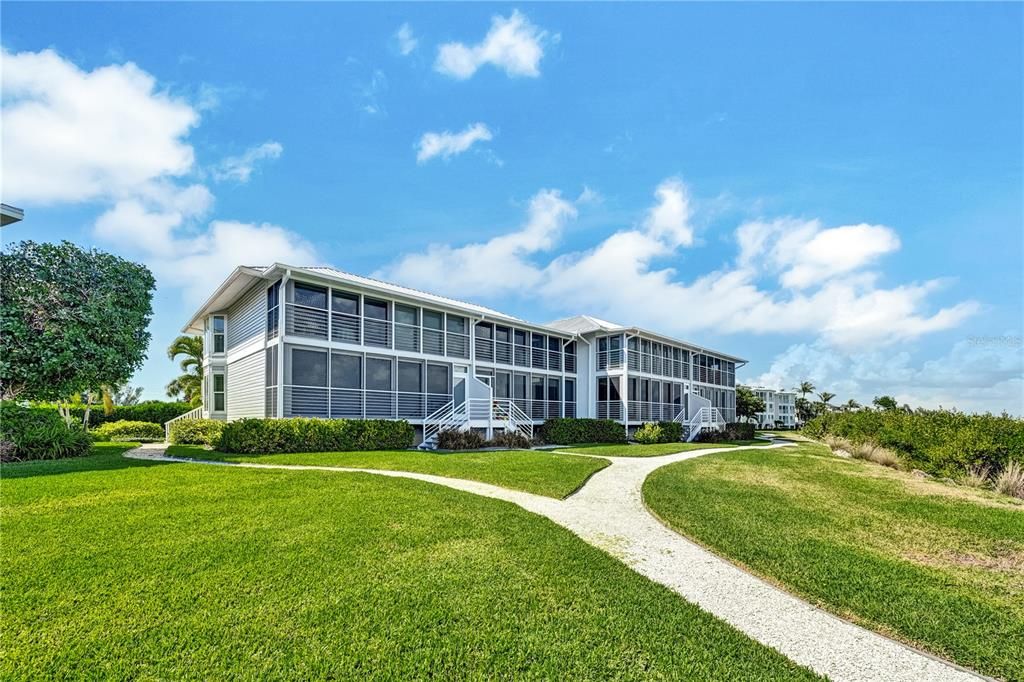 For Sale: $1,237,000 (2 beds, 2 baths, 1049 Square Feet)