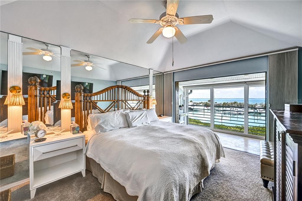 For Sale: $1,237,000 (2 beds, 2 baths, 1049 Square Feet)
