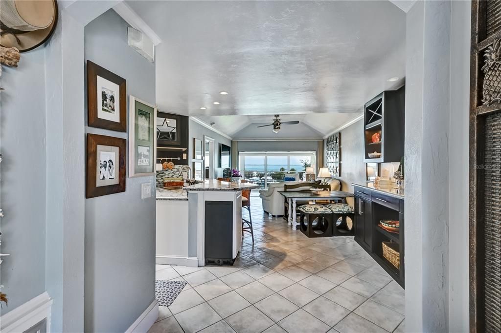 For Sale: $1,237,000 (2 beds, 2 baths, 1049 Square Feet)