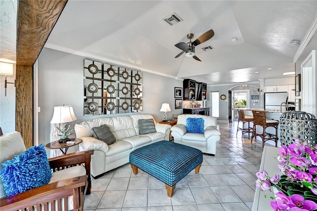 For Sale: $1,237,000 (2 beds, 2 baths, 1049 Square Feet)