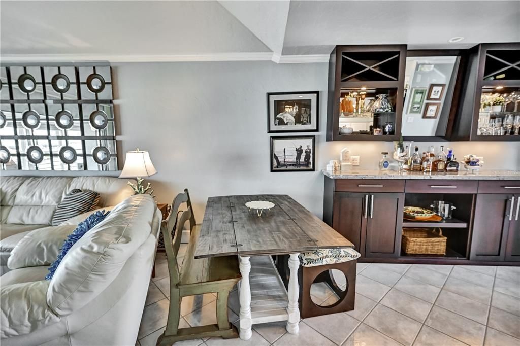 For Sale: $1,237,000 (2 beds, 2 baths, 1049 Square Feet)
