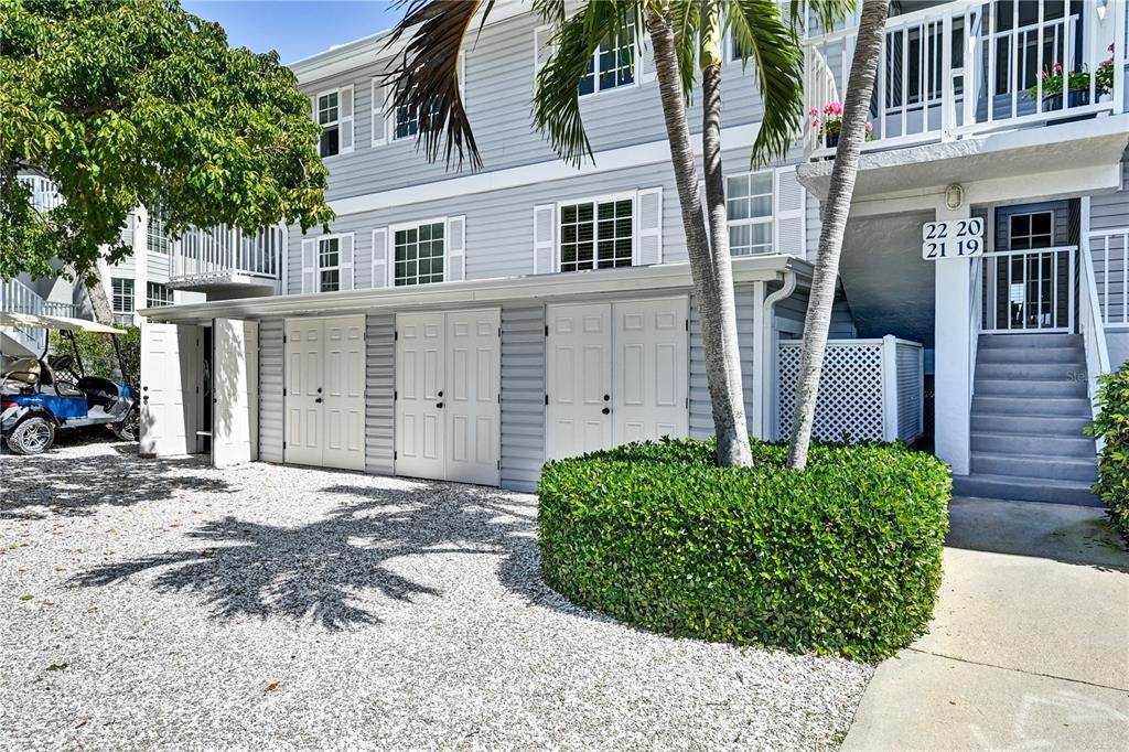 For Sale: $1,237,000 (2 beds, 2 baths, 1049 Square Feet)