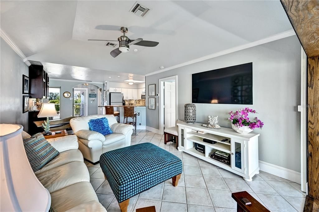 For Sale: $1,237,000 (2 beds, 2 baths, 1049 Square Feet)