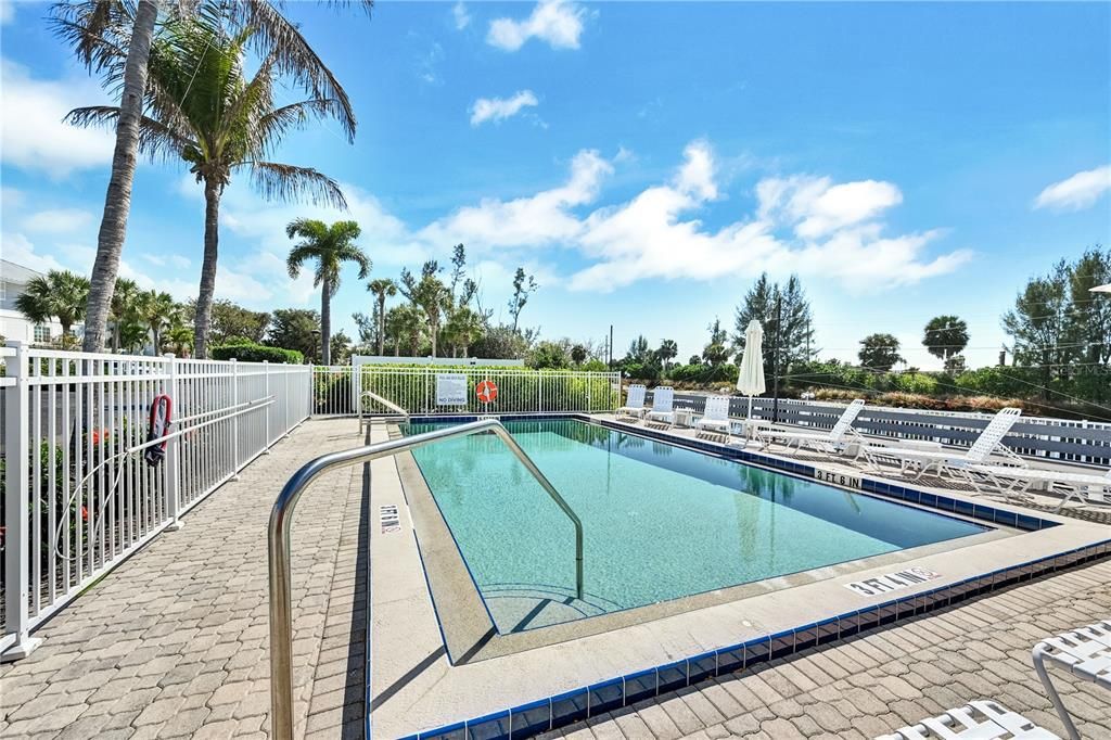For Sale: $1,237,000 (2 beds, 2 baths, 1049 Square Feet)