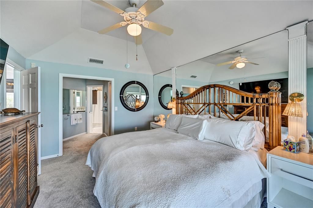 For Sale: $1,237,000 (2 beds, 2 baths, 1049 Square Feet)