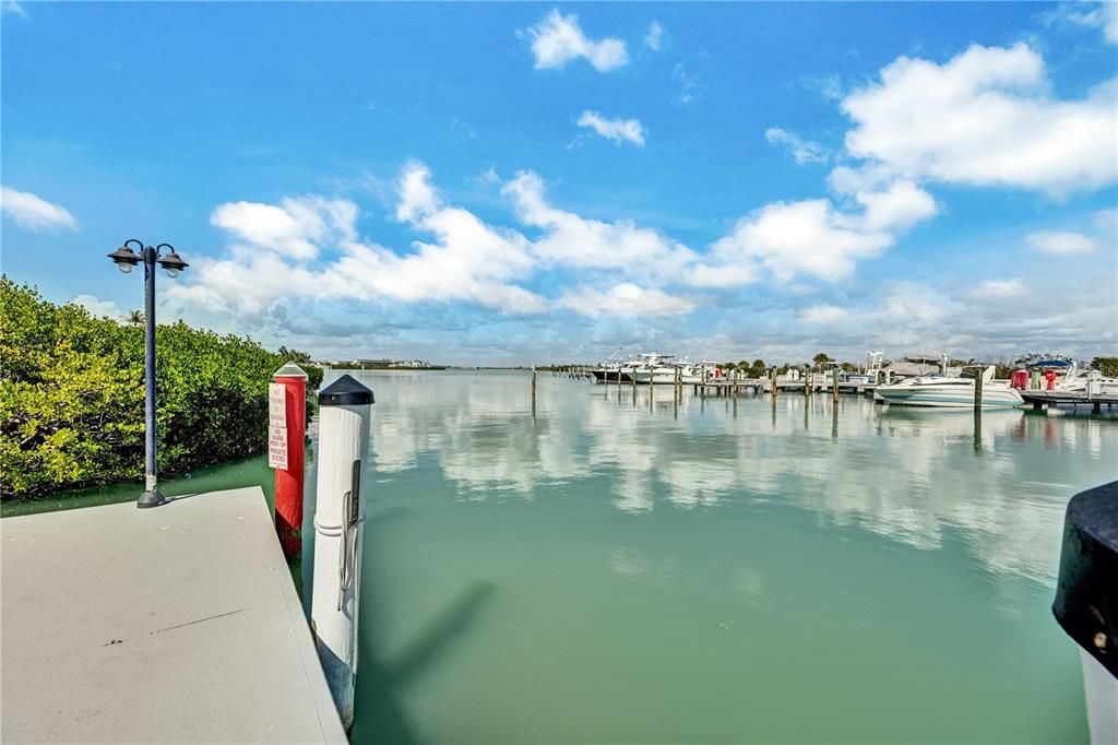 For Sale: $1,237,000 (2 beds, 2 baths, 1049 Square Feet)