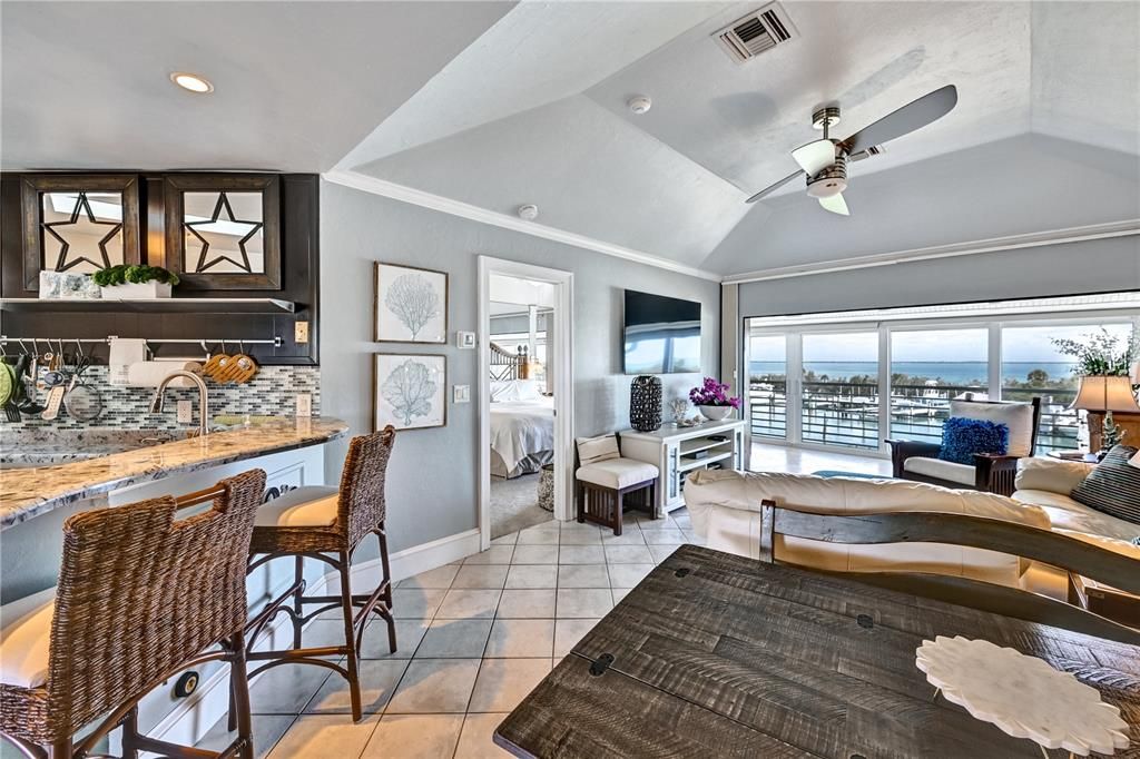For Sale: $1,237,000 (2 beds, 2 baths, 1049 Square Feet)