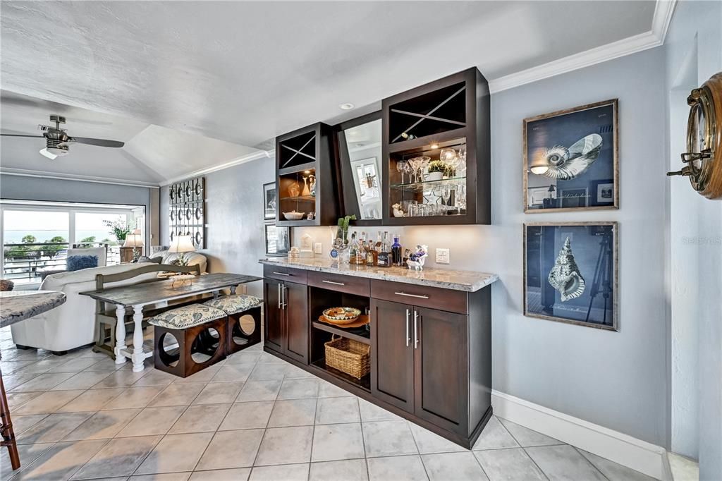 For Sale: $1,237,000 (2 beds, 2 baths, 1049 Square Feet)