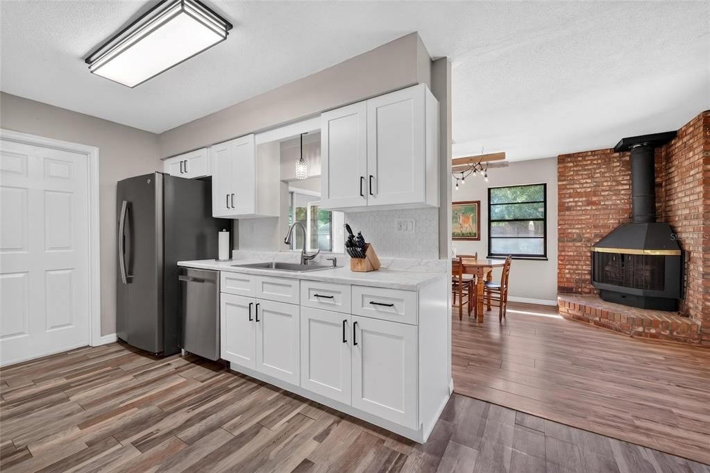 For Sale: $252,000 (2 beds, 2 baths, 1275 Square Feet)