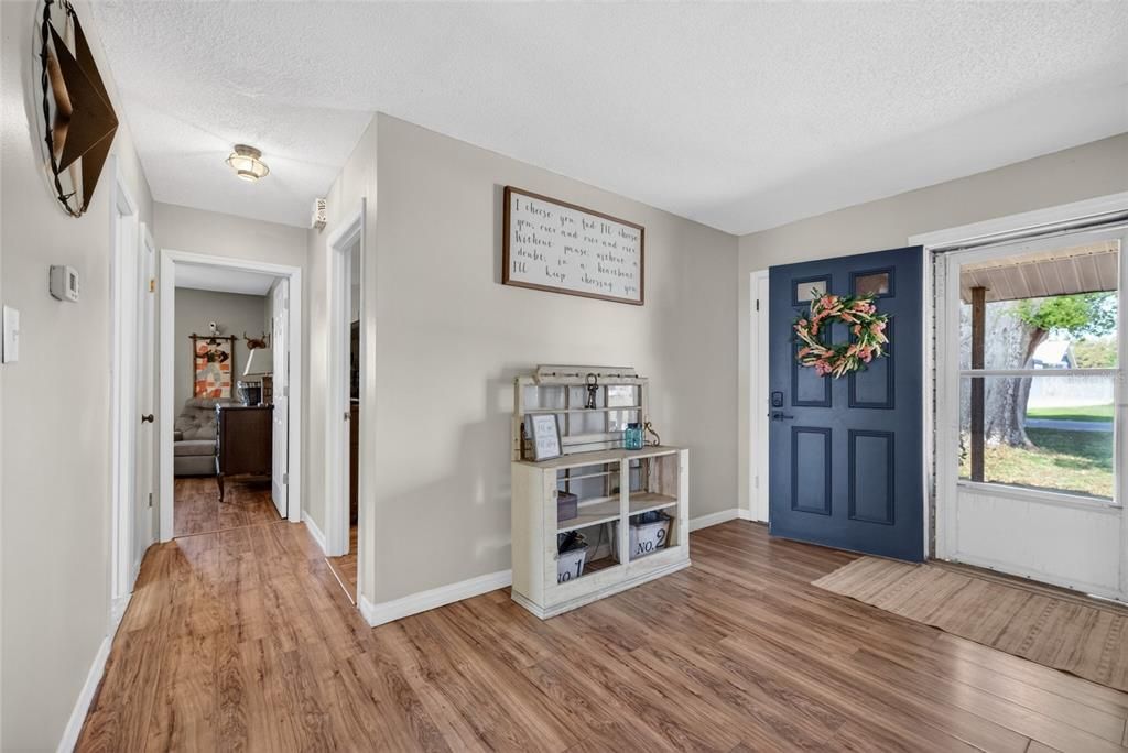 For Sale: $252,000 (2 beds, 2 baths, 1275 Square Feet)