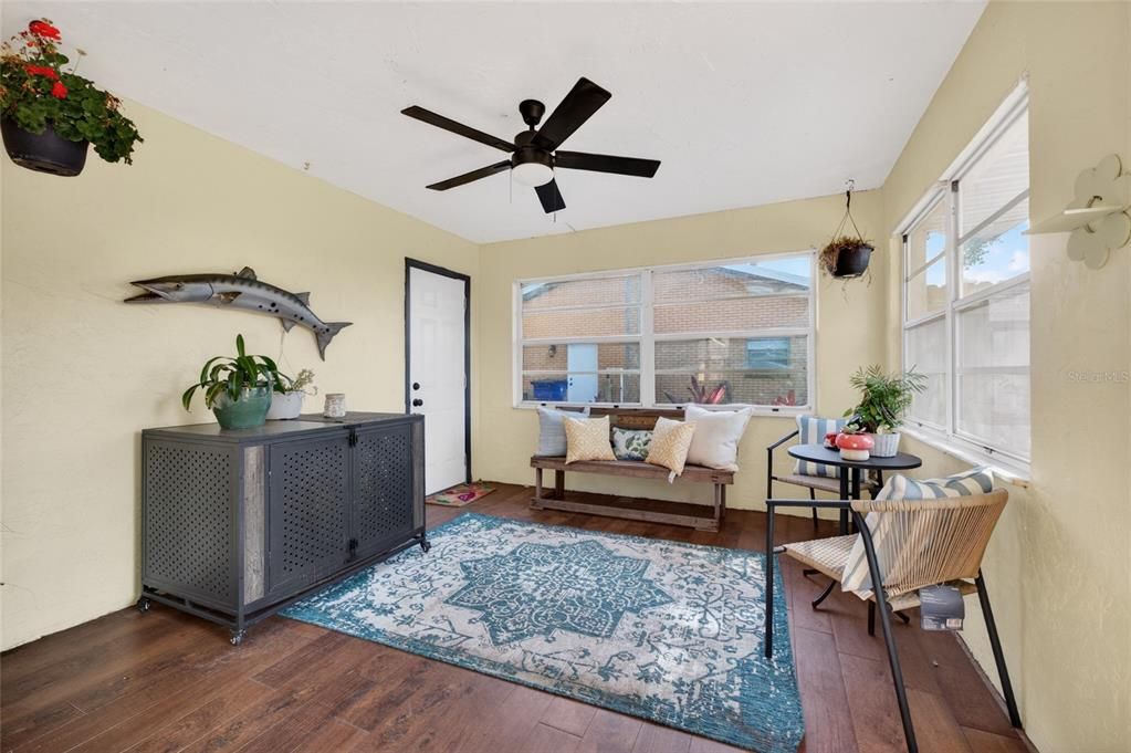 For Sale: $252,000 (2 beds, 2 baths, 1275 Square Feet)