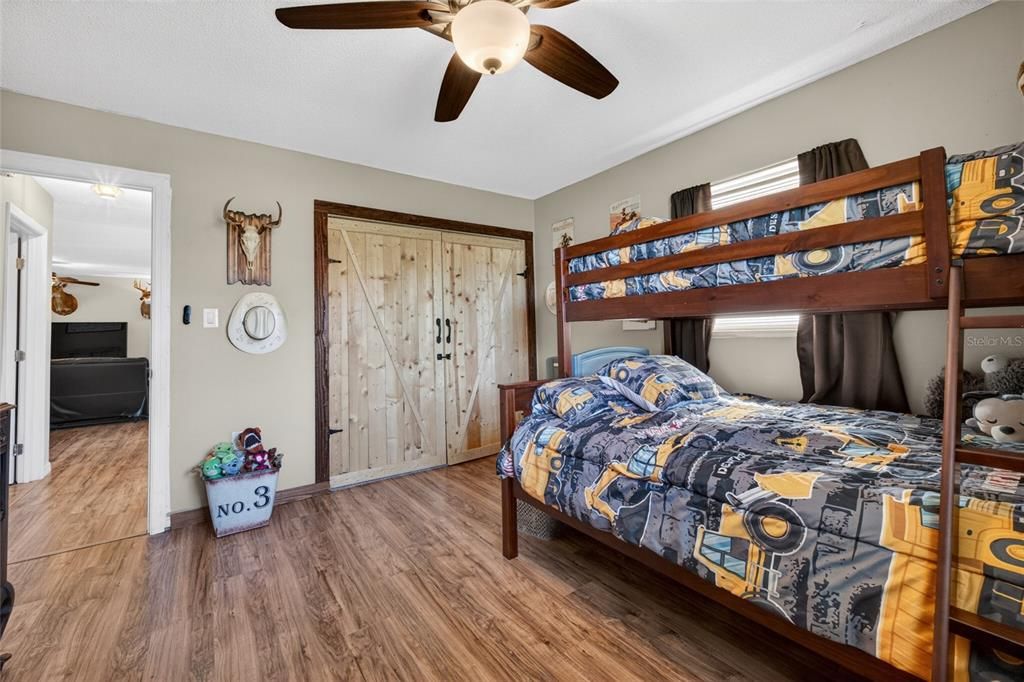 For Sale: $252,000 (2 beds, 2 baths, 1275 Square Feet)