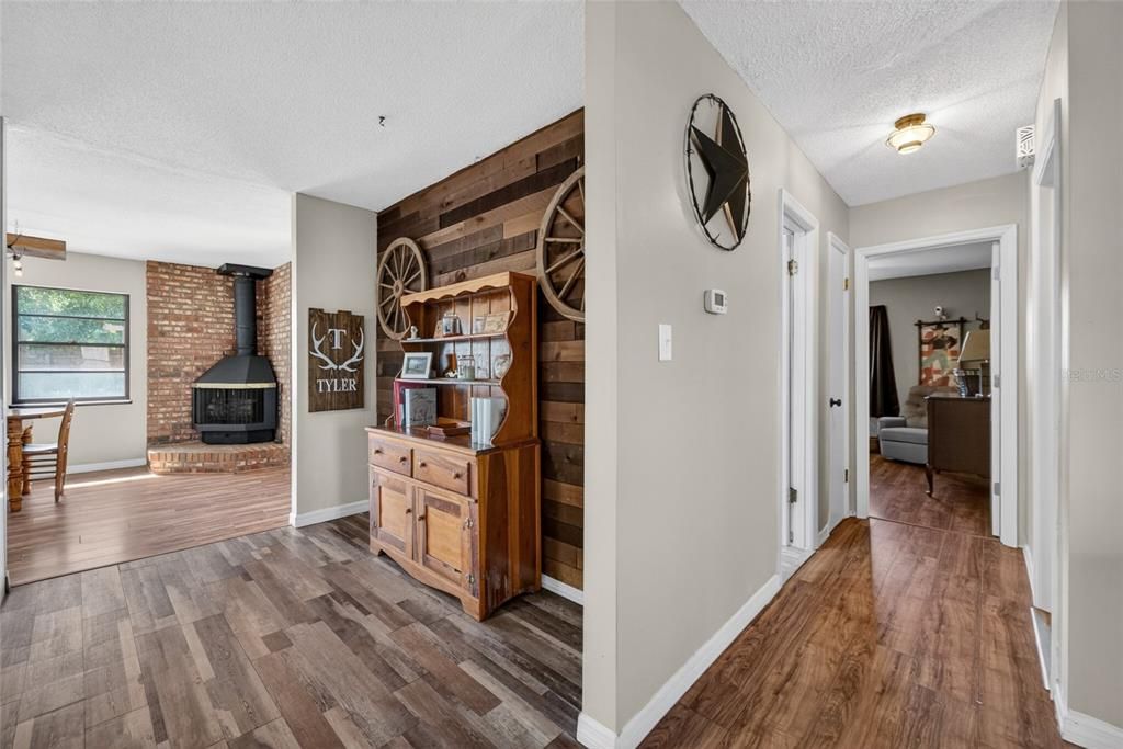 For Sale: $252,000 (2 beds, 2 baths, 1275 Square Feet)