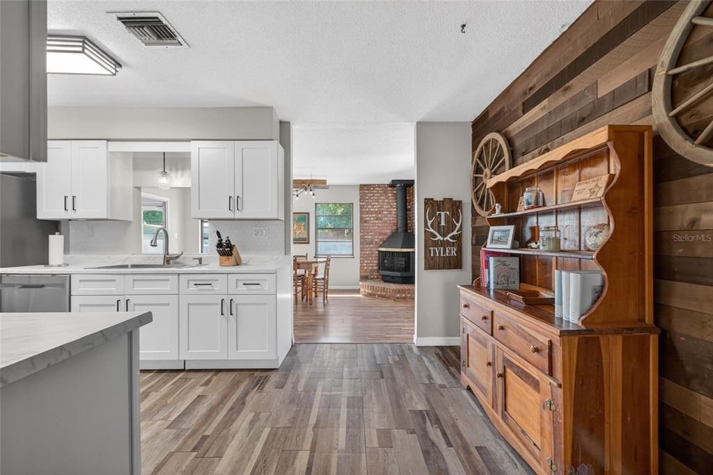 For Sale: $252,000 (2 beds, 2 baths, 1275 Square Feet)