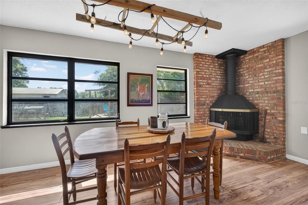 For Sale: $252,000 (2 beds, 2 baths, 1275 Square Feet)