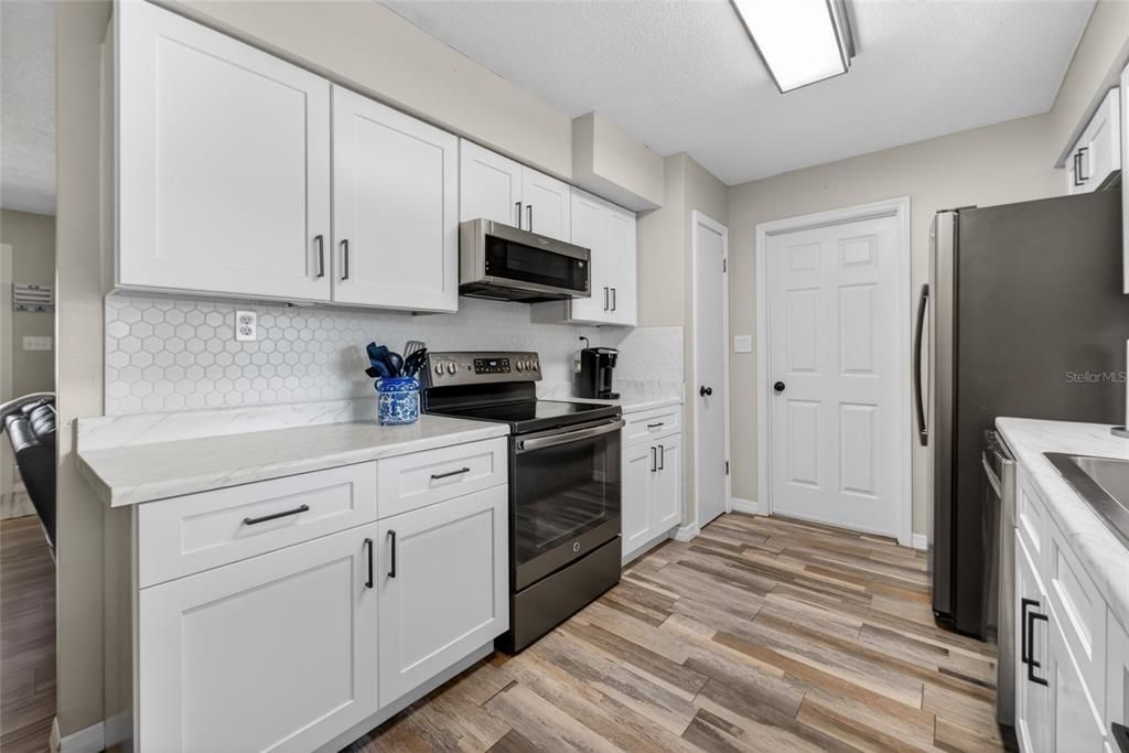 For Sale: $252,000 (2 beds, 2 baths, 1275 Square Feet)