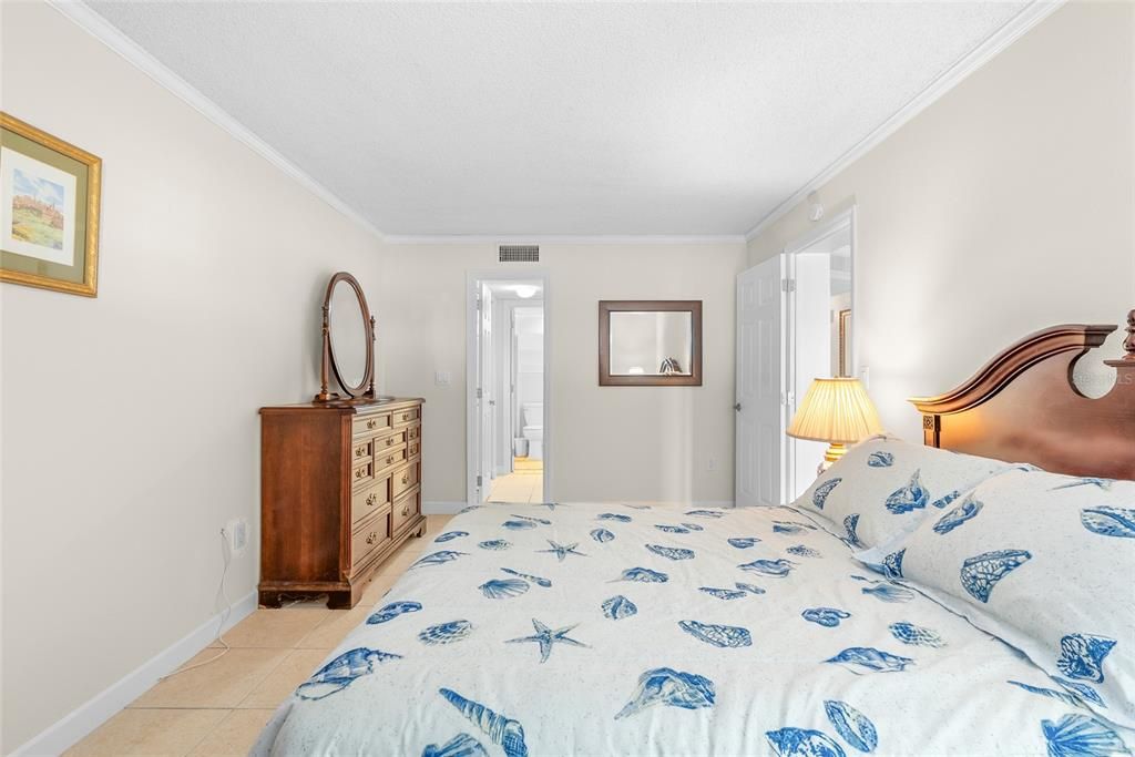 For Sale: $189,000 (1 beds, 1 baths, 800 Square Feet)