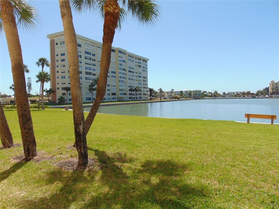 For Sale: $189,000 (1 beds, 1 baths, 800 Square Feet)
