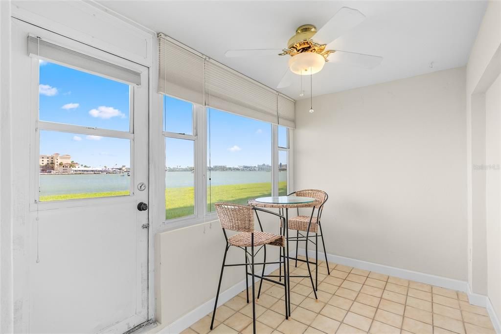 For Sale: $189,000 (1 beds, 1 baths, 800 Square Feet)