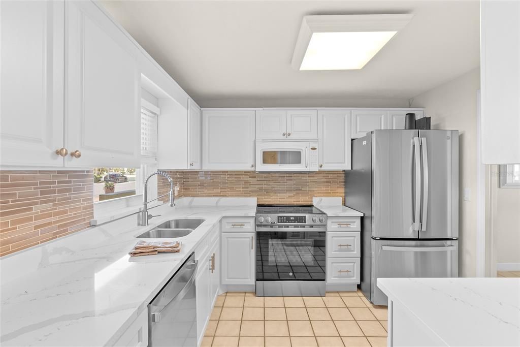 For Sale: $189,000 (1 beds, 1 baths, 800 Square Feet)