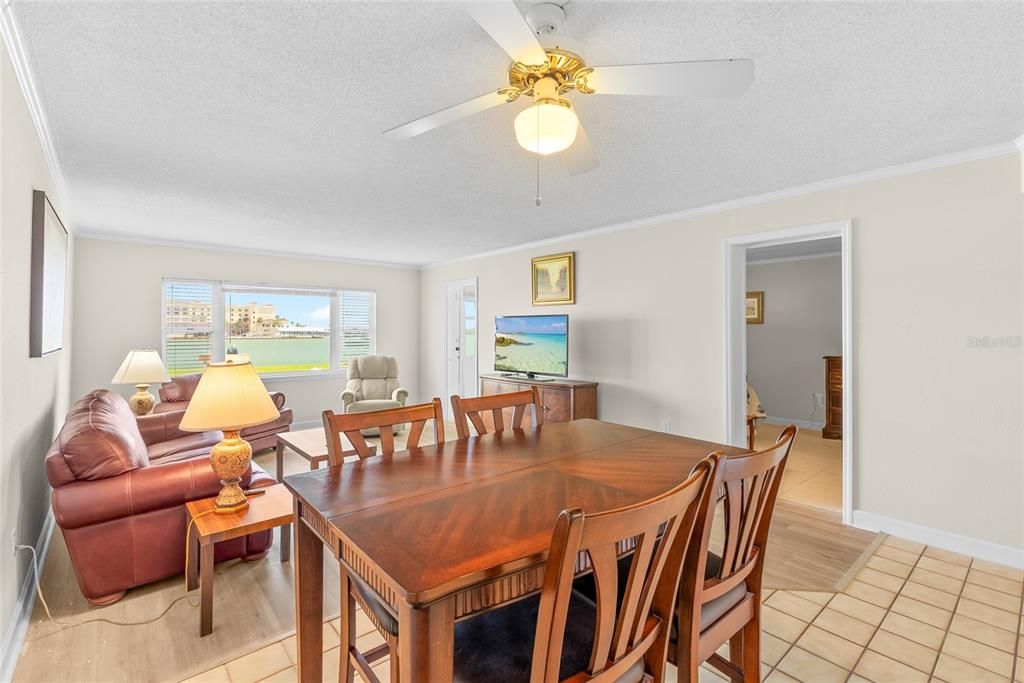 For Sale: $189,000 (1 beds, 1 baths, 800 Square Feet)