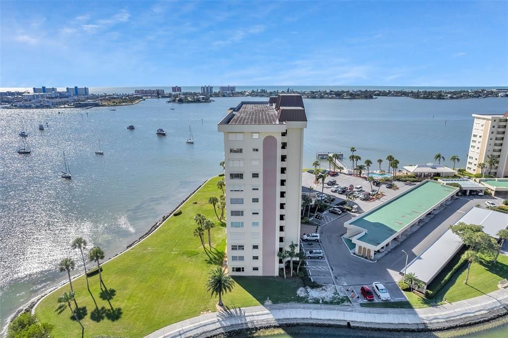For Sale: $189,000 (1 beds, 1 baths, 800 Square Feet)