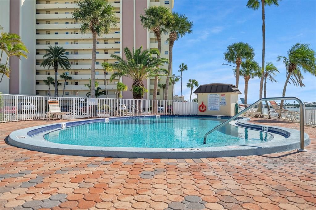 For Sale: $189,000 (1 beds, 1 baths, 800 Square Feet)