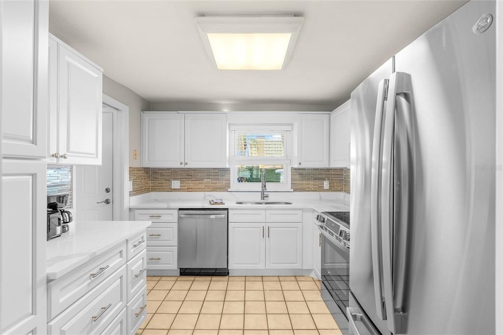 For Sale: $189,000 (1 beds, 1 baths, 800 Square Feet)