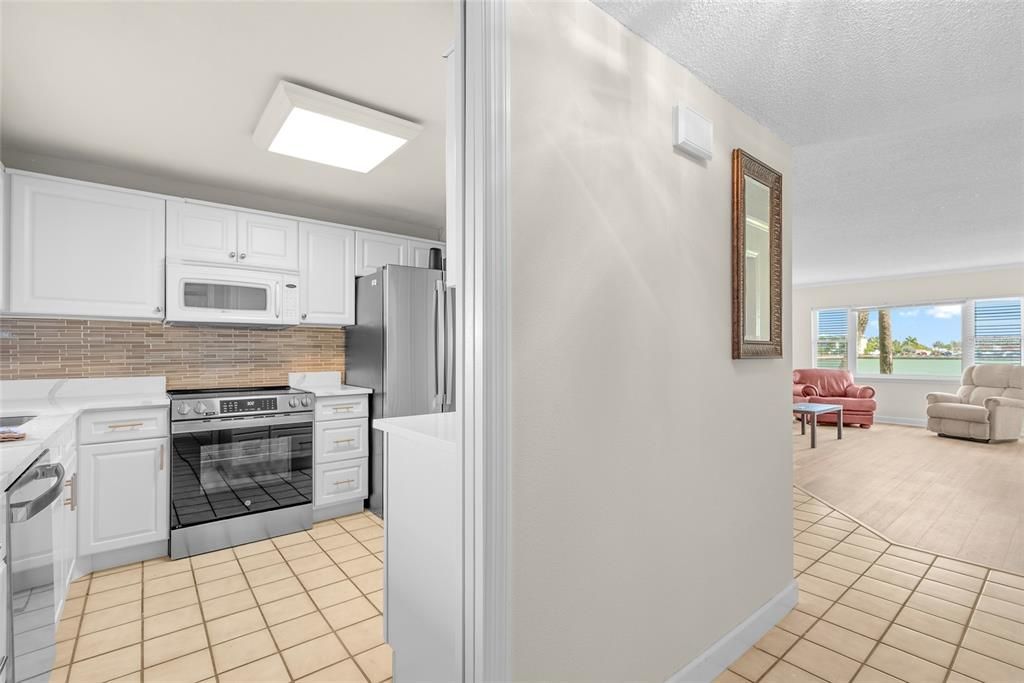 For Sale: $189,000 (1 beds, 1 baths, 800 Square Feet)