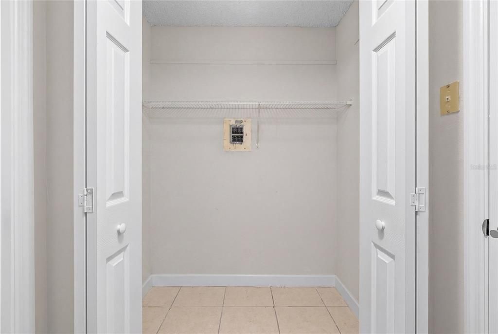 For Sale: $189,000 (1 beds, 1 baths, 800 Square Feet)
