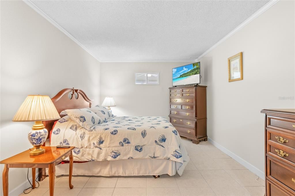 For Sale: $189,000 (1 beds, 1 baths, 800 Square Feet)