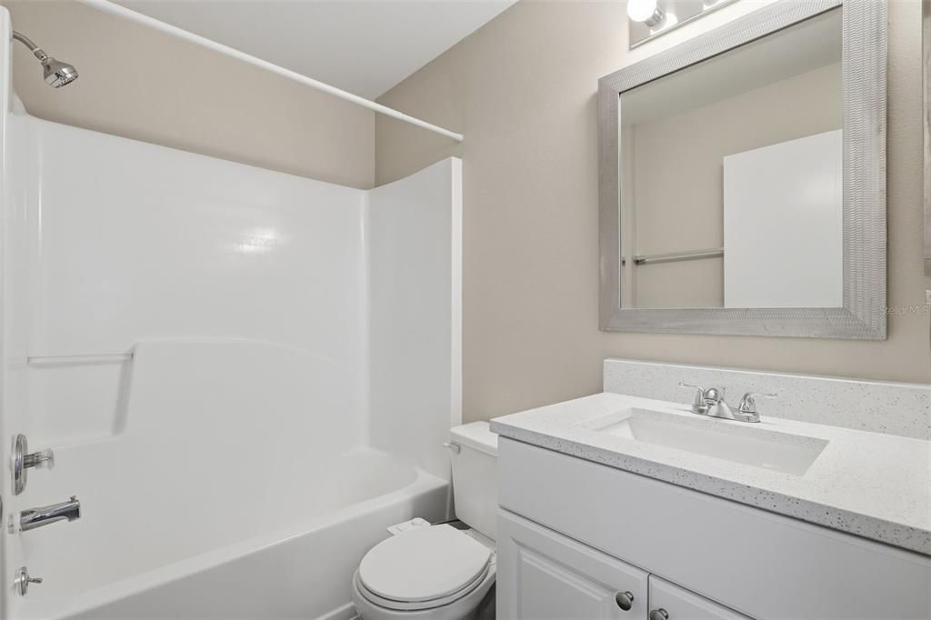 Activo con contrato: $313,500 (2 camas, 2 baños, 1076 Pies cuadrados)