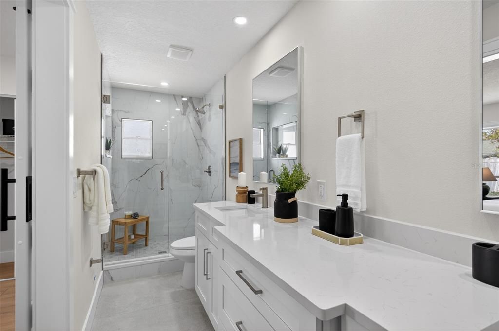 Activo con contrato: $549,000 (3 camas, 2 baños, 2445 Pies cuadrados)