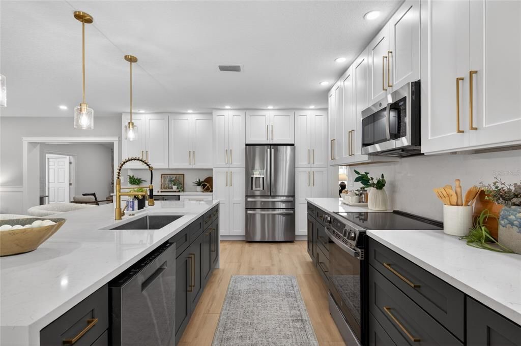 Activo con contrato: $549,000 (3 camas, 2 baños, 2445 Pies cuadrados)