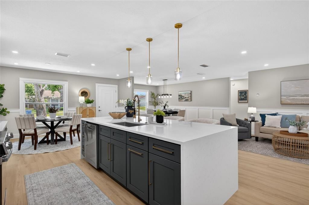 Activo con contrato: $549,000 (3 camas, 2 baños, 2445 Pies cuadrados)